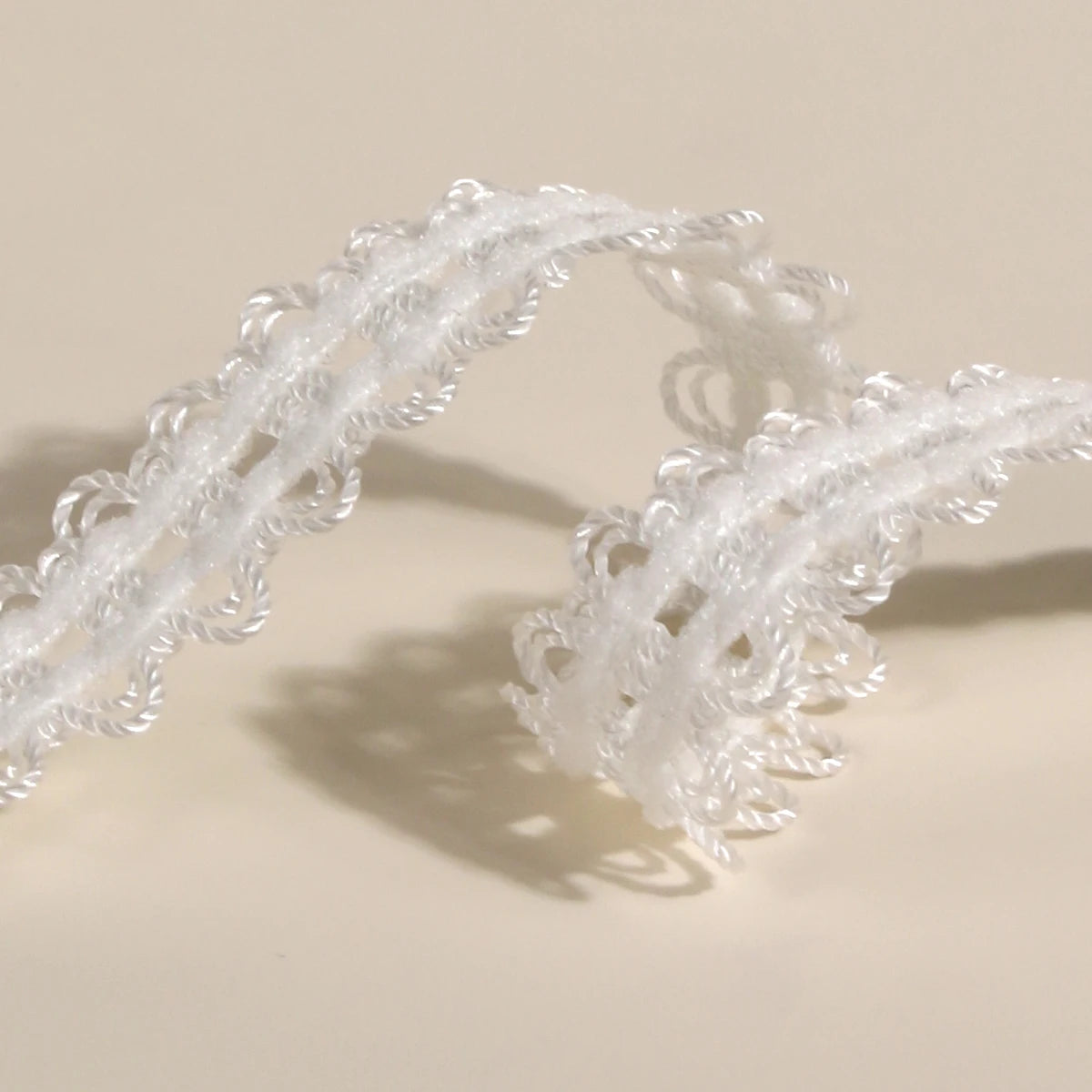 （2 pairs）New flat black and white shoelaces, suitable for men's and women's casual sports shoes with lace trim.